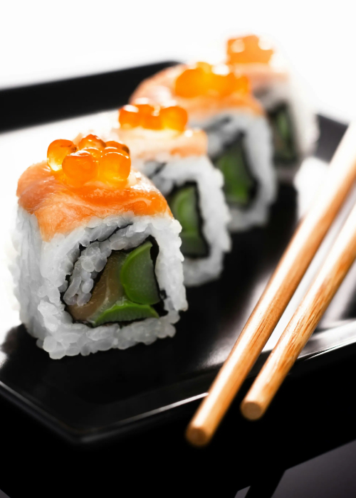 sushi-rolls-laks-avokado