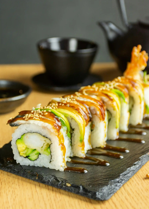 sushi-ruller-paa-bord